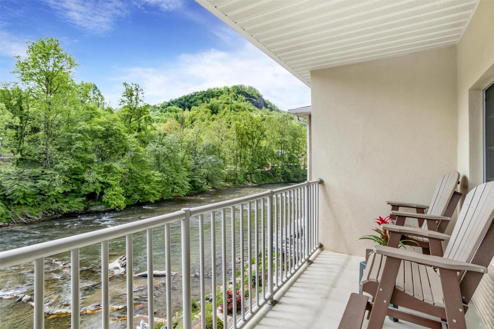 Best Western Plus River Escape Sylva / Dillsboro Exterior photo