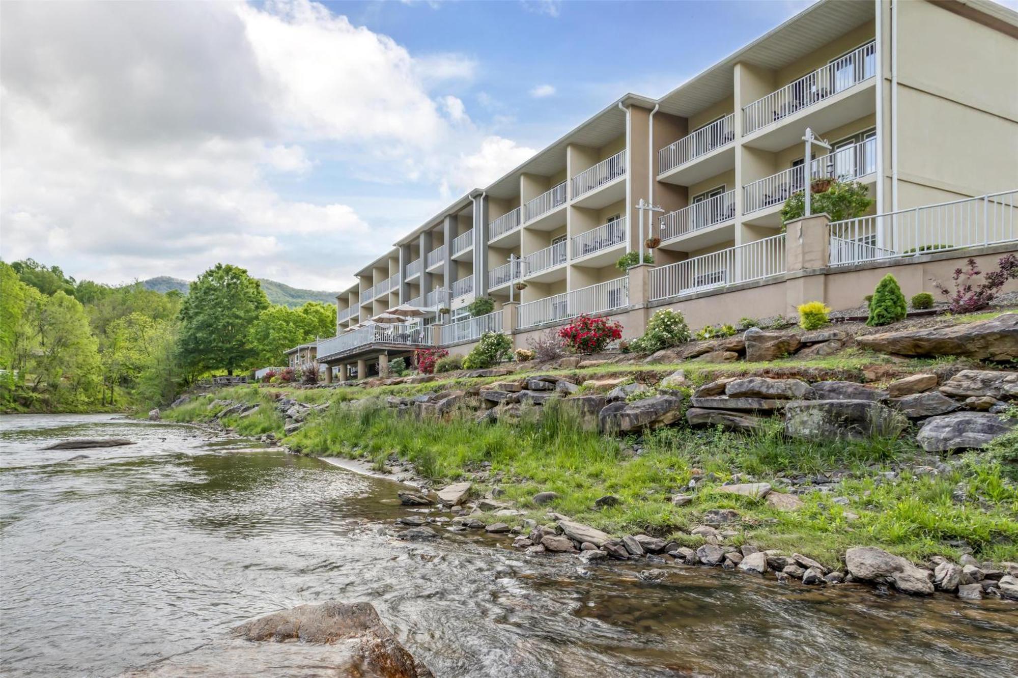 Best Western Plus River Escape Sylva / Dillsboro Exterior photo